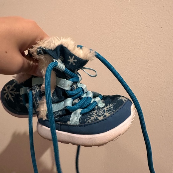 HUGE LOT of 16 pairs of baby girl shoes different sizes - Picture 4 of 14